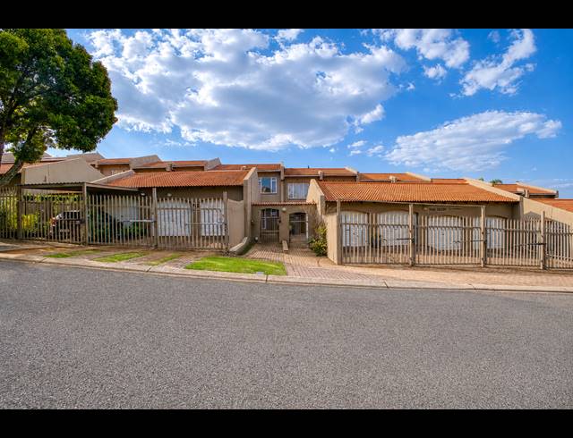 4 BEDROOM APARTMENT FOR SALE IN FAIRLAND